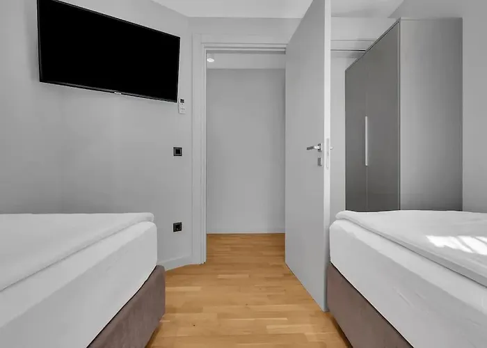 Jelena 1 - Exklusiv 3* מאקרסקה