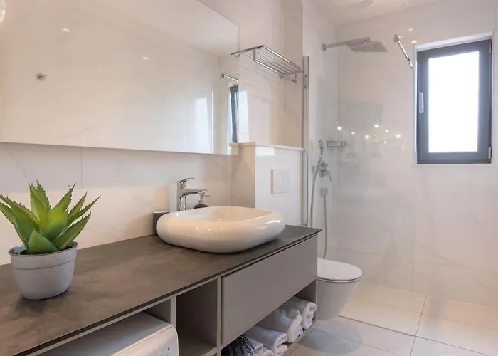 Jelena 1 - Exklusiv 3* מאקרסקה