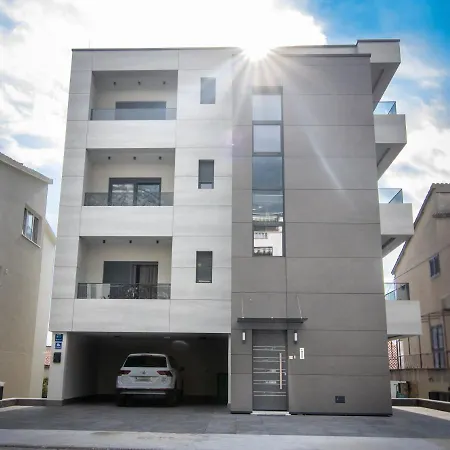 Jelena 1 - Exklusiv 3*