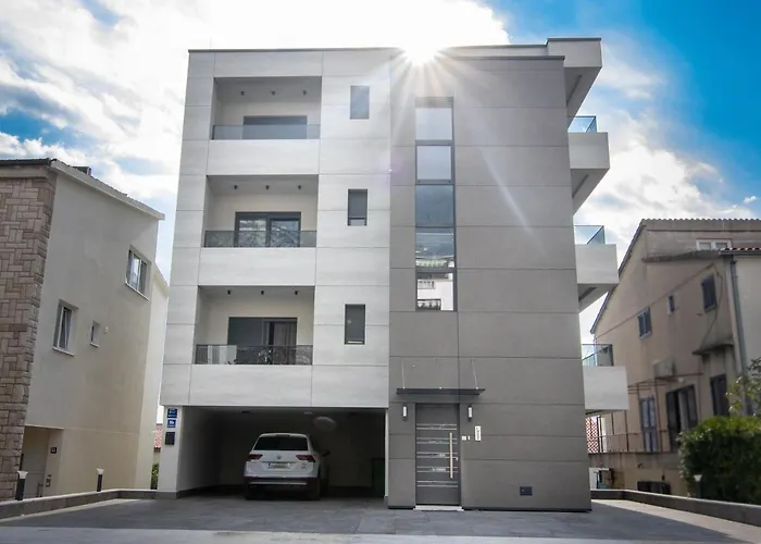 Jelena 1 - Exklusiv 3*